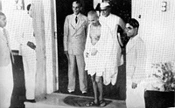 Gandhi's meeting with Jinnah at his residence, Bombay, April 28, 1938