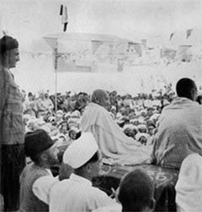 Gandhi at a public meeting in Mardan, NWFP (Afghanistan), October 15, 1938