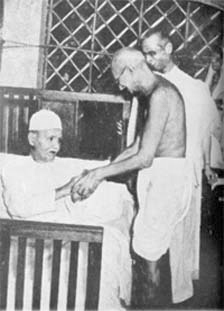 Gandhi visits ailing Pandit Malaviya, Delhi, April 18, 1946