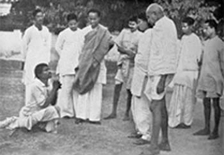 Talking to a blind villager who contributed to Bihar Relief Fund, March 26, 1947